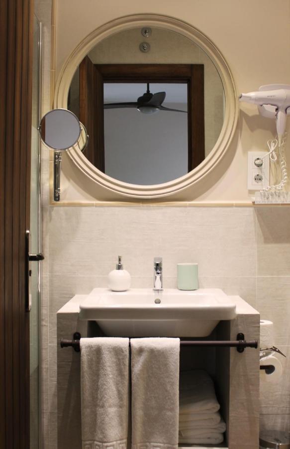 Los Corrales De Soto Hotel Soto Real Екстериор снимка